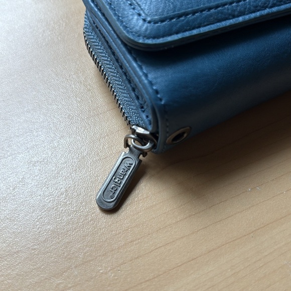 Wrangler Trifold Wallet/ Wristlet Light Blue - Picture 4 of 10